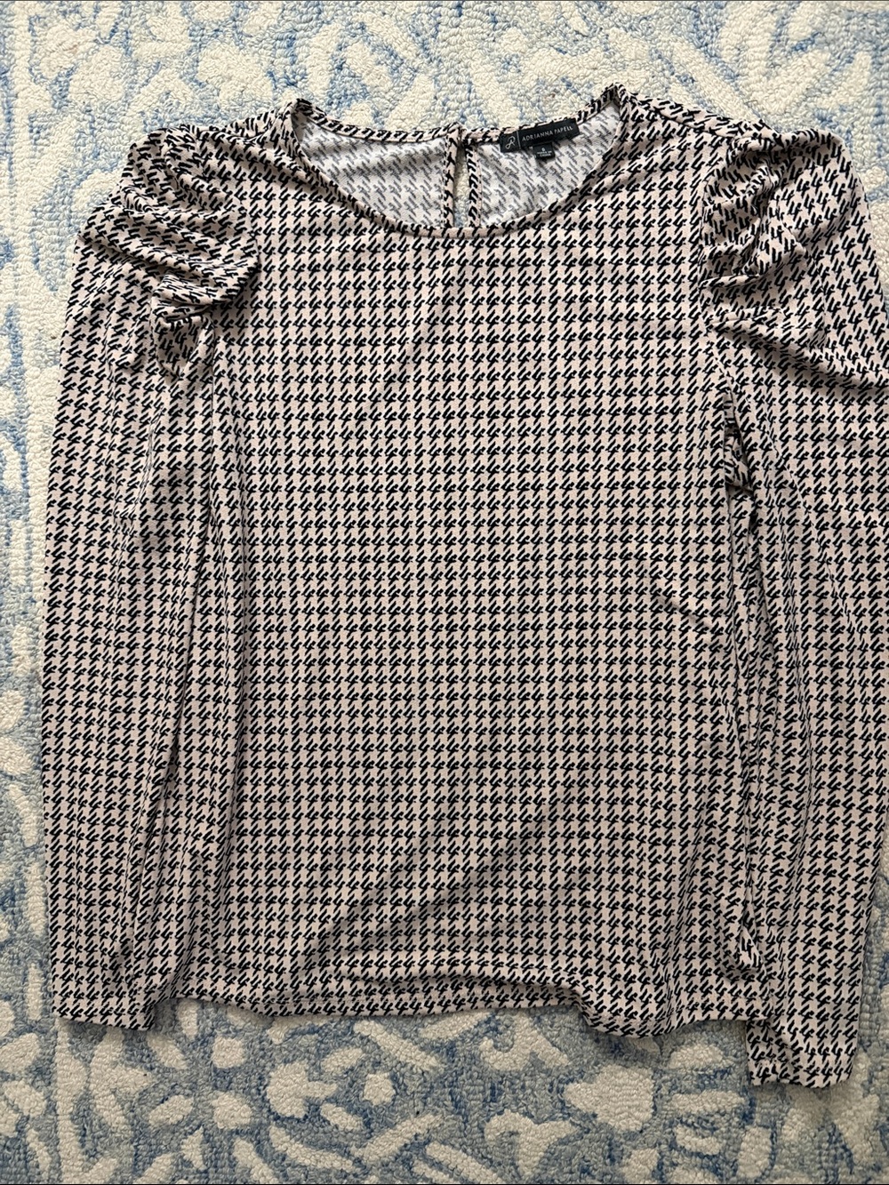 Adrianna Papell beige and black/white Houndstooth Puff-Sleeve Long Sleeve Tee